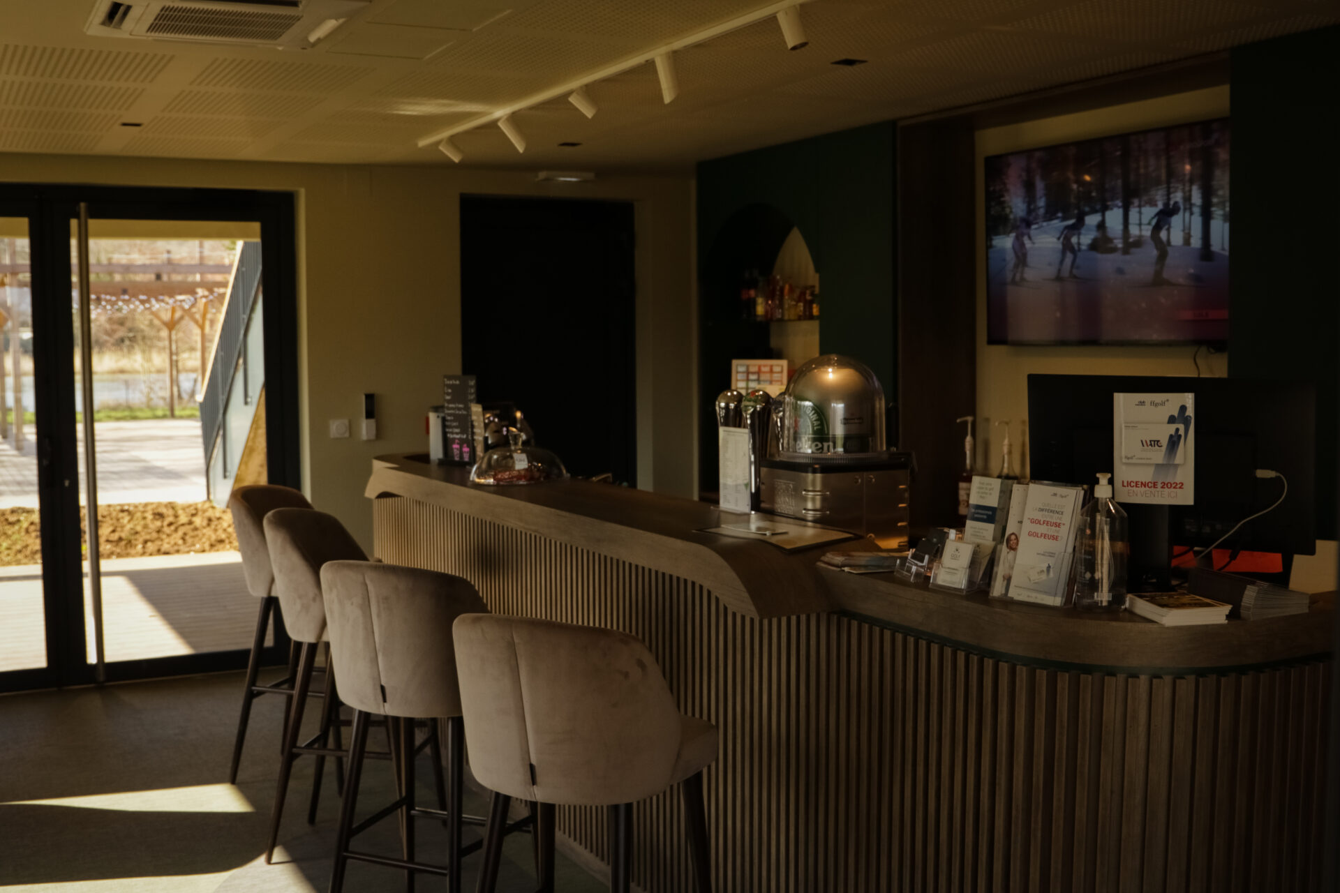 golf-academie-longeville-les-metz-club-house-bar-restauration-evenement-shop